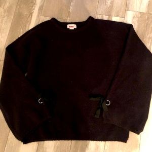 super cute sweater love the sleeves!